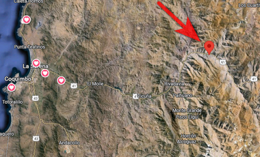 Venta de sitio urbano con casa en Huanta, orilla de carretera y río. Valle del Elqui. $47 millones