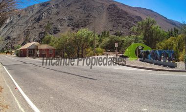 Venta de sitio urbano con casa en Huanta, orilla de carretera y río. Valle del Elqui. $47 millones