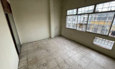 En Venta Casa de 5 Dormitorios en Letamendi Entre Av Quito y Av Machala