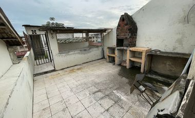 En Venta Casa de 5 Dormitorios en Letamendi Entre Av Quito y Av Machala