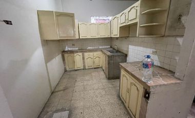 En Venta Casa de 5 Dormitorios en Letamendi Entre Av Quito y Av Machala