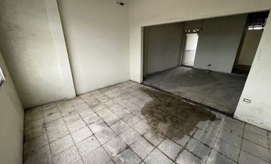 En Venta Casa de 5 Dormitorios en Letamendi Entre Av Quito y Av Machala