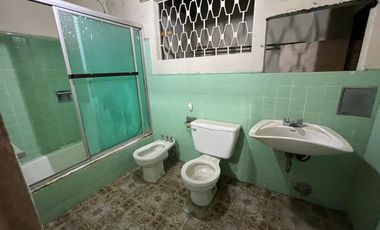 En Venta Casa de 5 Dormitorios en Letamendi Entre Av Quito y Av Machala