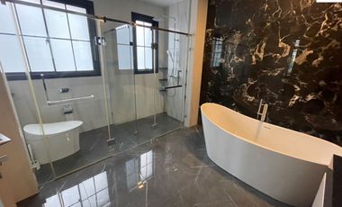 A Beautiful brand-new 5 Bedrooms 6 Bathrooms Single House for rent & for sale at the palazzo Srinakarin