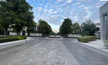 A Beautiful brand-new 5 Bedrooms 6 Bathrooms Single House for rent & for sale at the palazzo Srinakarin