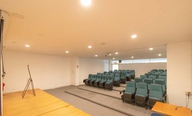 Edificio en renta, ideal para escuelas, universidades u oficinas