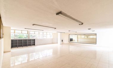 Edificio en renta, ideal para escuelas, universidades u oficinas