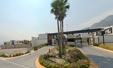 Aproveche Oportunidad de Remate Bancario en Valle del Sereno, Fracc. Las Nubes. Col. Real del  Valle Santa Catarina-Nuevo León