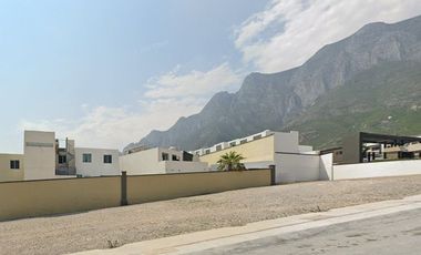 Aproveche Oportunidad de Remate Bancario en Valle del Sereno, Fracc. Las Nubes. Col. Real del  Valle Santa Catarina-Nuevo León