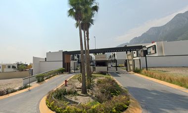 Aproveche Oportunidad de Remate Bancario en Valle del Sereno, Fracc. Las Nubes. Col. Real del  Valle Santa Catarina-Nuevo León