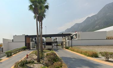 Aproveche Oportunidad de Remate Bancario en Valle del Sereno, Fracc. Las Nubes. Col. Real del  Valle Santa Catarina-Nuevo León
