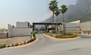 Aproveche Oportunidad de Remate Bancario en Valle del Sereno, Fracc. Las Nubes. Col. Real del  Valle Santa Catarina-Nuevo León