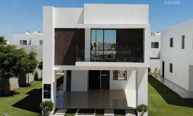 Venta de Casa en Residencial del Cedro, Mexicali