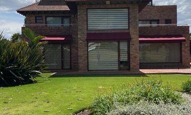 SE VENDE - CASA CLUB SAN JACINTO - 750M2
