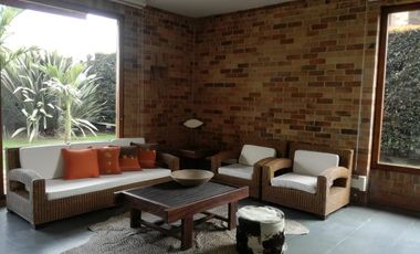 SE VENDE - CASA CLUB SAN JACINTO - 750M2