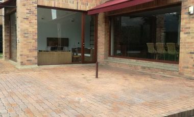 SE VENDE - CASA CLUB SAN JACINTO - 750M2