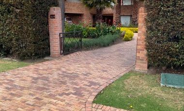 SE VENDE - CASA CLUB SAN JACINTO - 750M2
