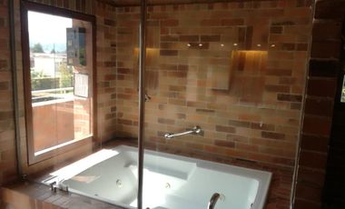 SE VENDE - CASA CLUB SAN JACINTO - 750M2