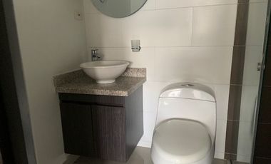 LINDO Y COMODO APARTAMENTO. EXCELENTE UBICACION