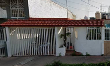 Casa en Unidad Habitacional 18 de Marzo Guadalajara en Remate
