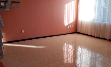 Venta de Casa en Esquina en Sendero de los Pinos – Espaciosa y Moderna