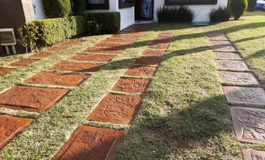 Venta de Casa en Esquina en Sendero de los Pinos – Espaciosa y Moderna