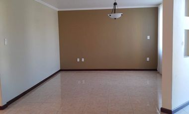 Venta de Casa en Esquina en Sendero de los Pinos – Espaciosa y Moderna