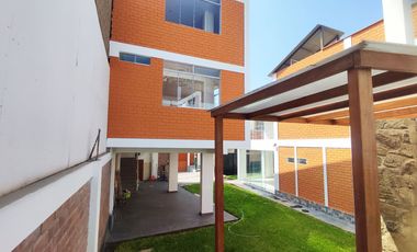CASA DE 3 DUPLEX EN VENTA 623 M2 URB. VILLA TOLEDO - CIENEGUILLA