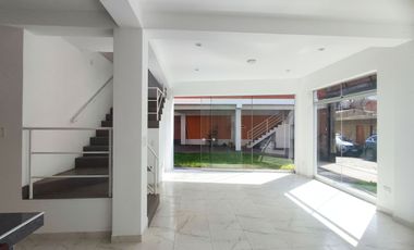 CASA DE 3 DUPLEX EN VENTA 623 M2 URB. VILLA TOLEDO - CIENEGUILLA