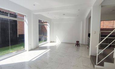 CASA DE 3 DUPLEX EN VENTA 623 M2 URB. VILLA TOLEDO - CIENEGUILLA