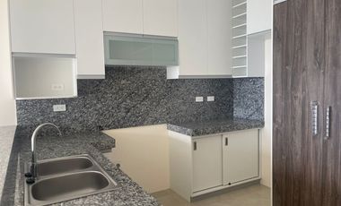 En renta departamento de dos dormitorios en Bosques de la Costa