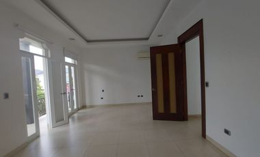 Samborondon PLAZA LAGOS, Venta de Hermosa Casa 4 dormitorios con Piscina