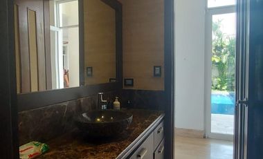 Samborondon PLAZA LAGOS, Venta de Hermosa Casa 4 dormitorios con Piscina