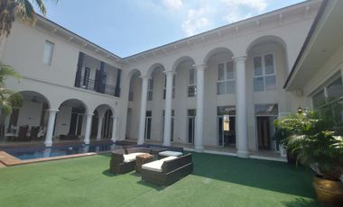 Samborondon PLAZA LAGOS, Venta de Hermosa Casa 4 dormitorios con Piscina