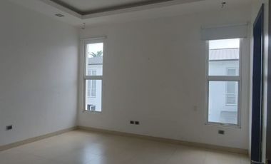 Samborondon PLAZA LAGOS, Venta de Hermosa Casa 4 dormitorios con Piscina