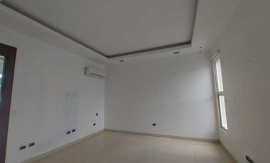 Samborondon PLAZA LAGOS, Venta de Hermosa Casa 4 dormitorios con Piscina