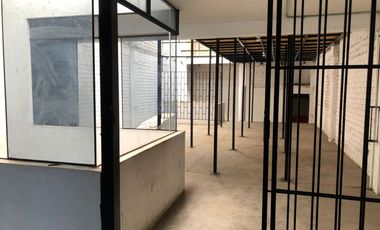VENTA  DE LOCAL DE 4 PISOS A PRECIO DE TERRENO EN BARRANCO