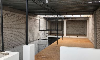 VENTA  DE LOCAL DE 4 PISOS A PRECIO DE TERRENO EN BARRANCO