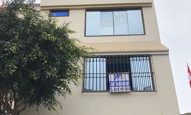VENTA  DE LOCAL DE 4 PISOS A PRECIO DE TERRENO EN BARRANCO