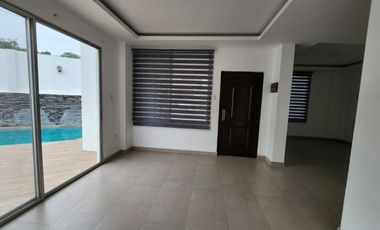 la Joya, Renta de casa de estreno 3 dormitorio con piscina