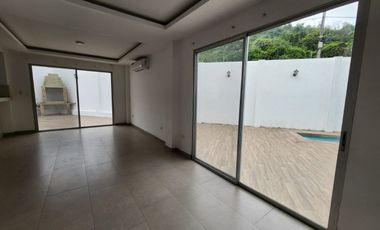 la Joya, Renta de casa de estreno 3 dormitorio con piscina