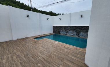 la Joya, Renta de casa de estreno 3 dormitorio con piscina