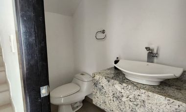 la Joya, Renta de casa de estreno 3 dormitorio con piscina