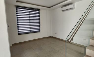 la Joya, Renta de casa de estreno 3 dormitorio con piscina