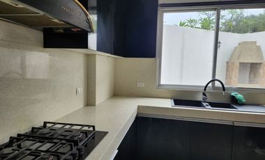 la Joya, Renta de casa de estreno 3 dormitorio con piscina