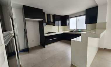 la Joya, Renta de casa de estreno 3 dormitorio con piscina