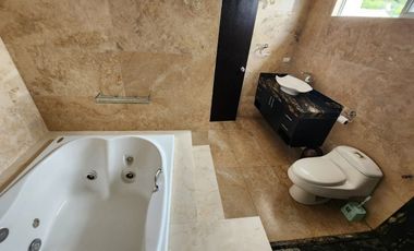 la Joya, Renta de casa de estreno 3 dormitorio con piscina