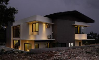 For Sale: 301sqm Brand New Modern House in Vera Estates