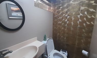 Spacious Nine Bedrooms House with Pool in Lapulapu City