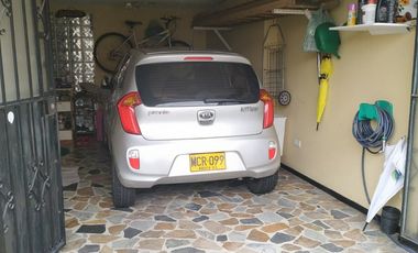 SE VENDE  EXCELENTE CASA DE 3ALCOBAS +CBS EN EL BARRIO LOS ANDES CERCA A CAFAM DE LA FLORESTA